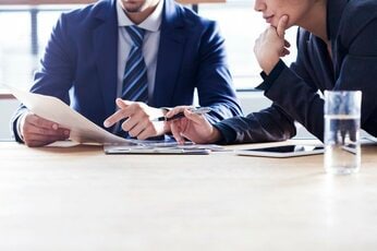どうすれば「おいしい仕事」が手に入るのか 作家が「言い訳」より優先したたった一つのこと