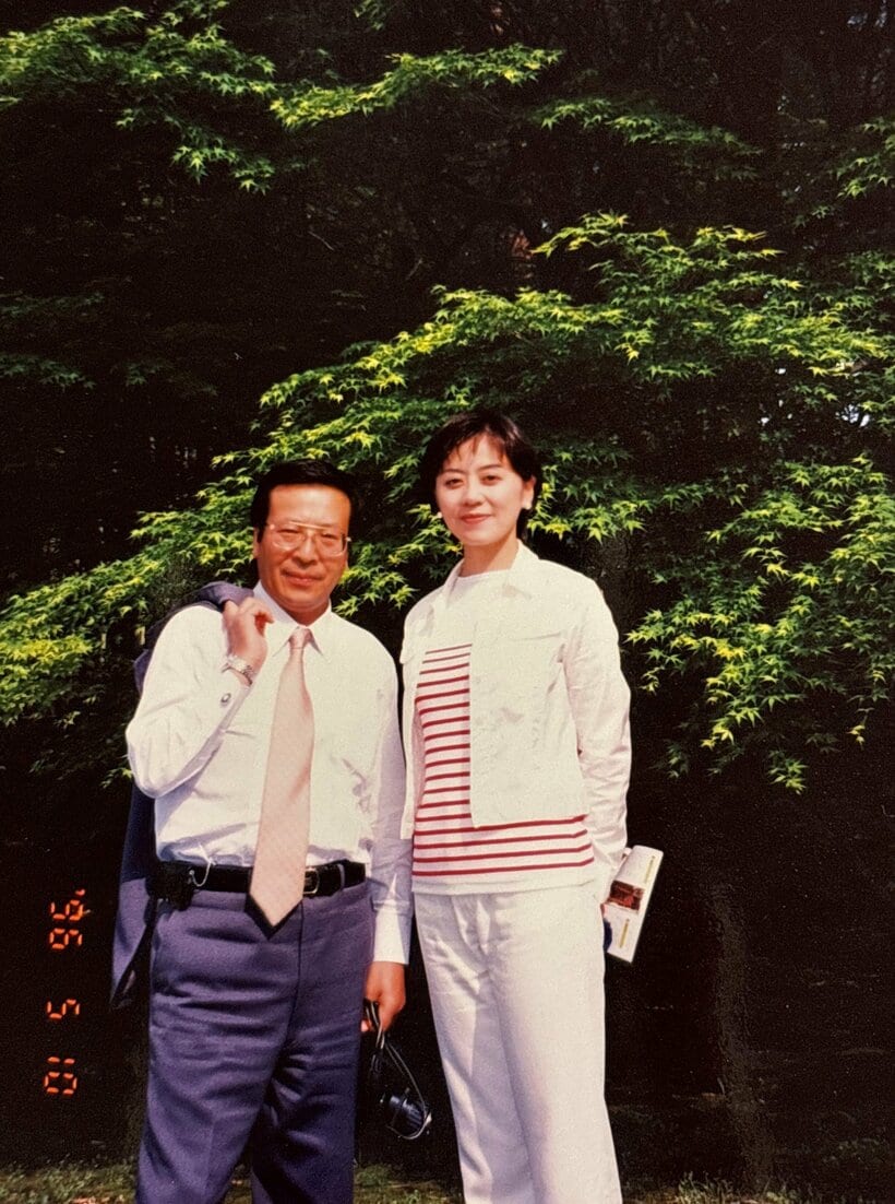 大阪放送局勤務時代の上司と（武内さん提供）