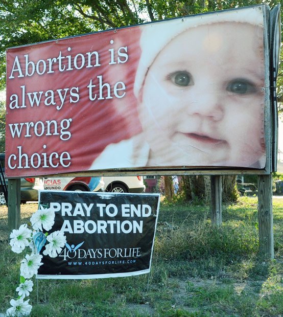 人工中絶に反対する看板。米国では反対派と賛成派の対立が続いている（ｃ）朝日新聞社