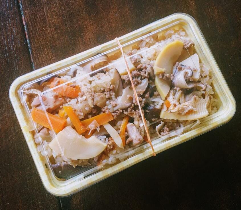 この季節になると近所のお母さんたちからタケノコご飯をもらいまくる。良縁って素晴らしい!(写真:本人提供)