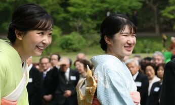 〈2025年上半期の皇室〉春の園遊会 「さすがのプリンセス」 愛子さま癒しと気遣いの笑顔 まるでブロマイド!ポージングまで完璧な佳子さま