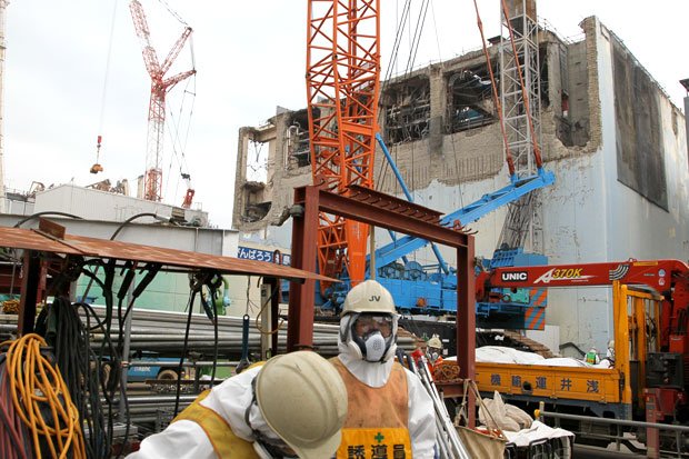 福島第一原発４号機　（c）朝日新聞社　＠＠写禁