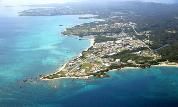 米軍に提供する新基地建設が進む名護市辺野古沿岸部。在日米軍司令部は沖縄の米軍プレゼンスに関し、「東アジアの平和と安定の基盤となる日米同盟の要」としている　（ｃ）朝日新聞社