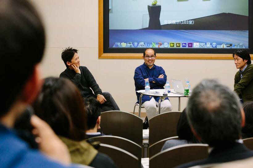 会場構成を担当したＤＩＣ川村記念美術館「言語と美術─平出隆と美術家たち」展について、詩人・散文家で造本家でもある平出との多摩美術大学でのトークイベントに登場（撮影／今村拓馬）
<br />