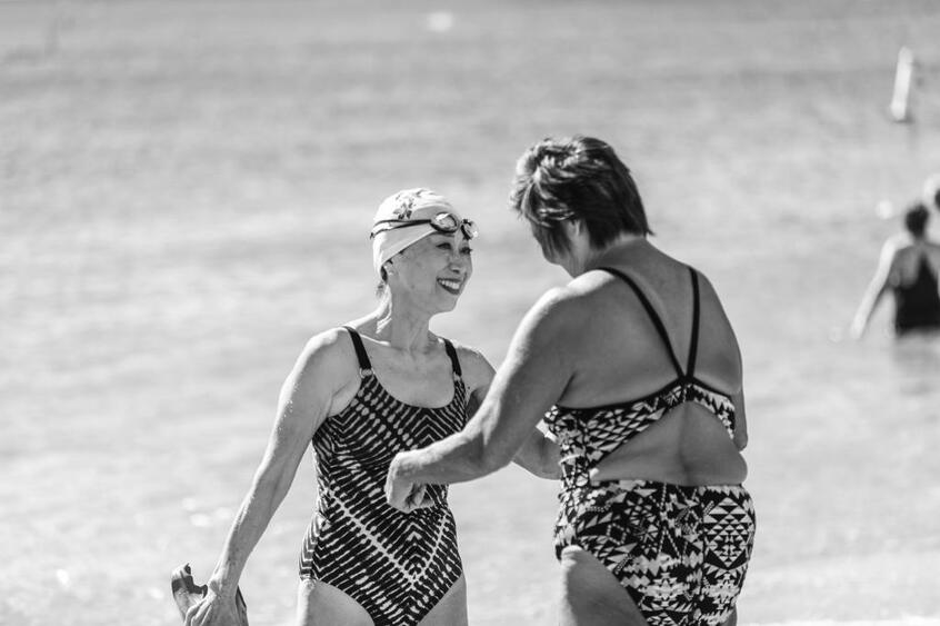 今でも海でよく泳ぐ。「海には、プールにはない特別な力がある」。泳げるようになったのは40歳を過ぎてからだ(撮影/熊谷晃)
<br />
