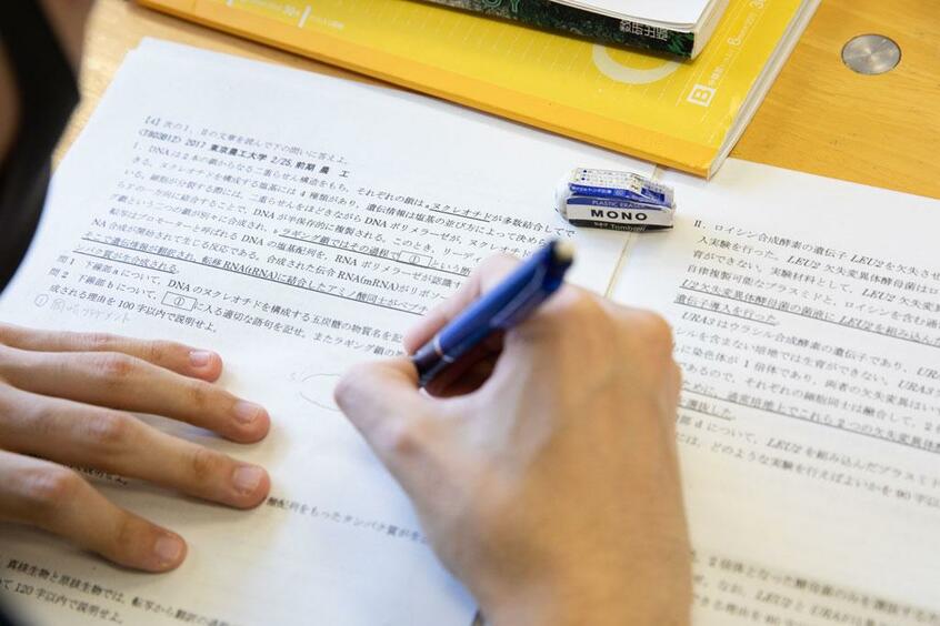 多くの受験生は夏以降、過去問の攻略に勤しむ。だが入試のあり方が変わっていけば、受験=過去問対策ではなくなるかもしれない(撮影/大野洋介)