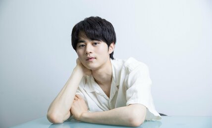 月9主演の注目俳優「鈴鹿央士」　ポンコツエピソードも豊富で「バラエティー対応も最強」との声