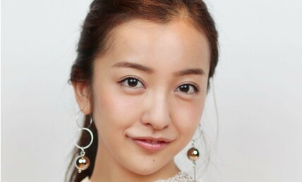 「板野友美」が夫・高橋奎二の“税金の悩み”を吐露　「もらいすぎた野球選手」高額税金問題の深刻度