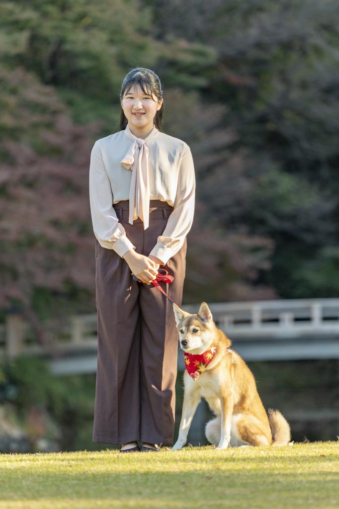 愛子さまは１２月１日、２０歳の誕生日を迎える。会見で何を語るかが注目される（宮内庁提供）