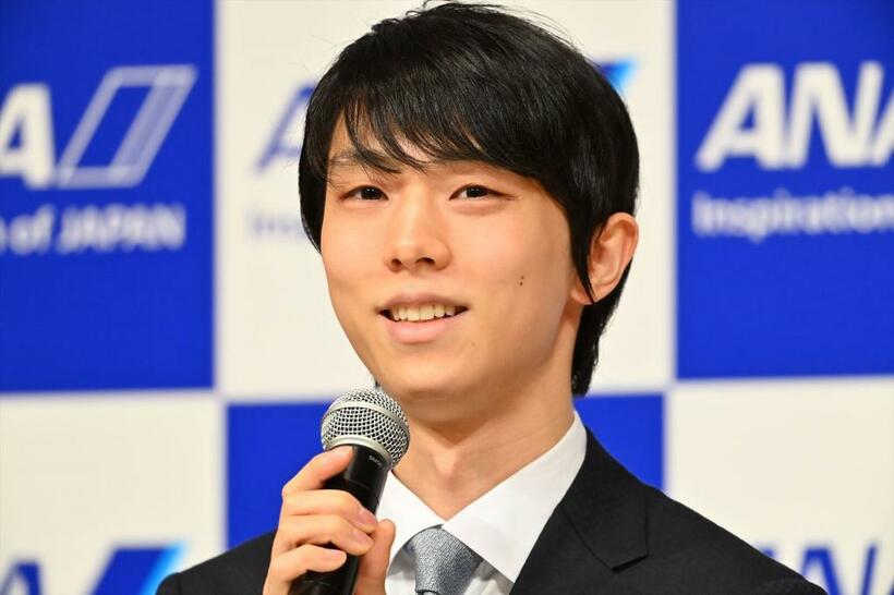 ７月１９日、会見に臨む羽生結弦