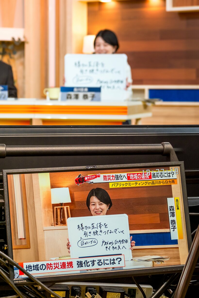 テレビの討論番組でゲストに招かれ、施策を話す姿は、そのままニュースキャスターになっても良さそうなほど明瞭だ（撮影／倉田貴志）