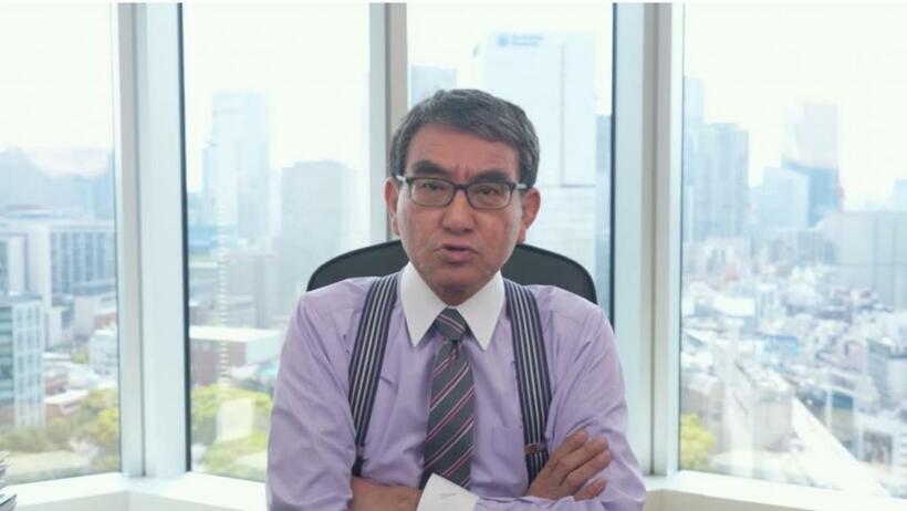 「マイナンバーカードの信頼性に影響するものではありません」などと答えていた河野デジタル相