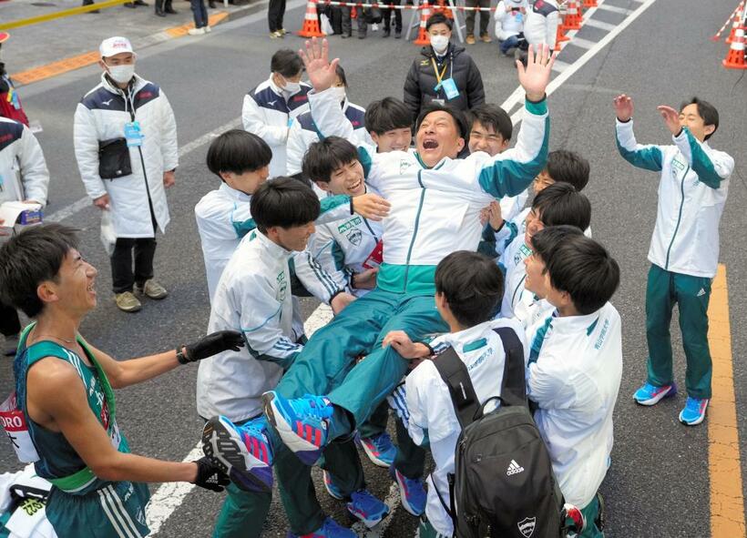 青学のみなさん、おめでとう（代表撮影）