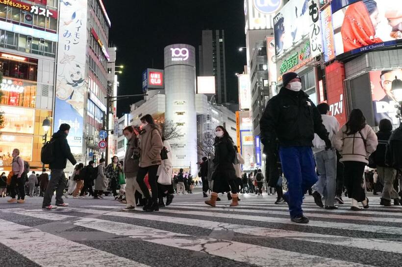 3年間続いているマスク生活。政府による「屋内外問わず個人の判断に委ねる」との方針変更で街中の光景も変わるだろうか