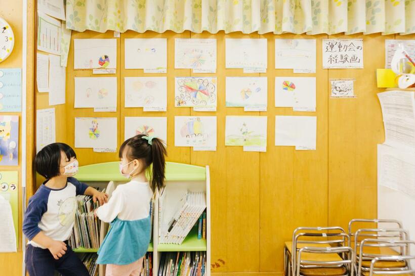 コロナ禍でマスクをして過ごす子どもも多い（撮影/写真部・張溢文）