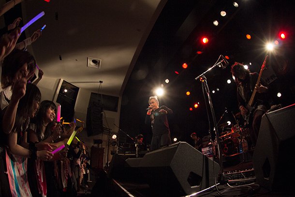 現代の若者も支持、50歳迎えた大槻ケンヂのバンド 特撮のライブが凄い