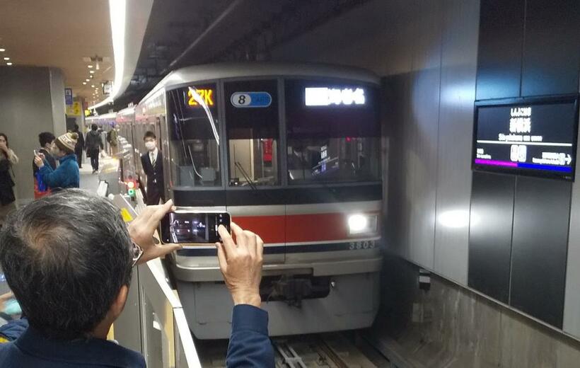 新しくできた新横浜線のホーム