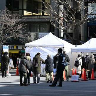 オミクロン対策は「ギアチェンジ」が急務 重症化リスク低い人への対応がカギ