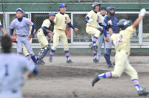 こんな筋書きは誰も書けない… 甲子園の地方予選で起きた「奇跡の大逆転