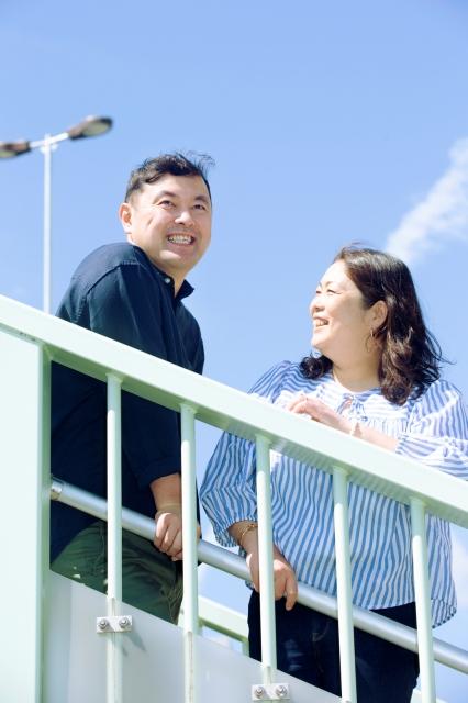 夫の井上博之さんと妻の井上麻由子さん（撮影／写真映像部・高橋奈緒）