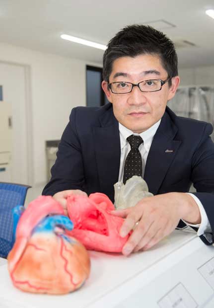 クロスエフェクト　竹田正俊さん（４４）／高精度の３Ｄ心臓モデルを開発し、手術のシミュレーションによって命を救う。「３０年後も京都でものづくりを」との思いを仲間と共有し、若い起業家を育てる事業にも力を入れる（撮影／楠本涼）
