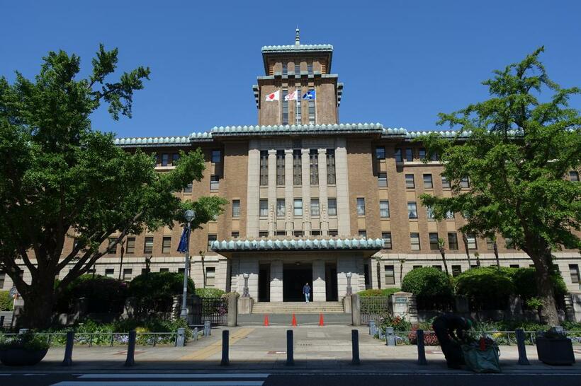 神奈川県では３月、出産直前の非正規公務員の女性（３０代）が雇い止めを告げられ、労働組合を通じて撤回を求めた（ｃ）朝日新聞社