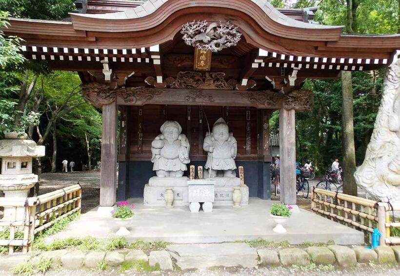 えびす・大黒の像（東京・深大寺の境内）