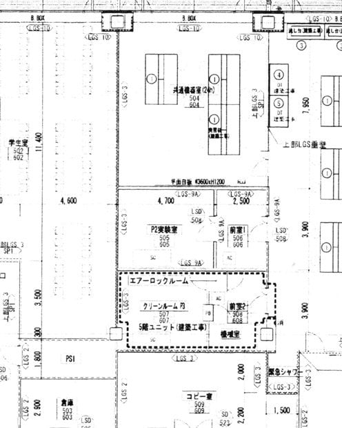 設計図11ページの5階平面図には、建物中央に「エアーロックルーム」「PS2」と記されている部屋がある。これがバイオセーフティーレベル3の施設とみられる。（筆者提供）