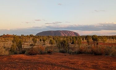 オーバーツーリズムの富士山、登らず楽しむには　海外の登頂禁止のあの世界遺産にヒントが