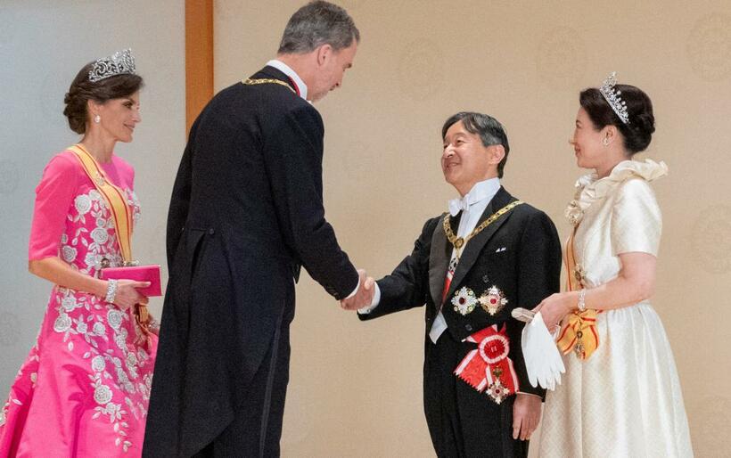 2019年10月の「即位の儀式」でスペインのフェリペ６世国王夫妻と天皇、皇后両陛下（C)朝日新聞社