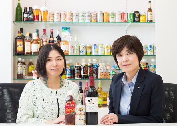 坪井さん（右）と長友編集長（撮影／写真部・大嶋千尋）