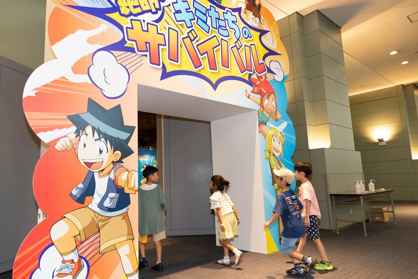 入り口では、サバイバルの人気キャラクターがお出迎え!(撮影/上田泰世)