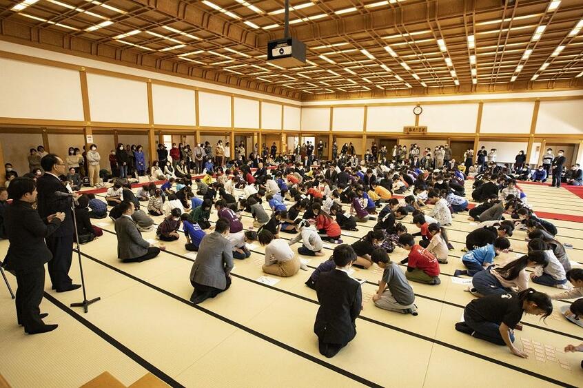 五色百人一首交流全国大会、2020年2月9日、横浜市總持寺にて(五色百人一首協会提供)