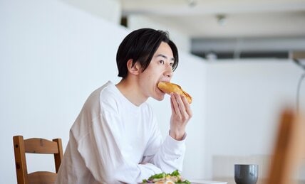 来年4月から導入の“独身税”が日本崩壊を加速させるワケ 「余計に少子化進むだろ」「こども家庭庁をなくせば財源確保できる」の声も…。