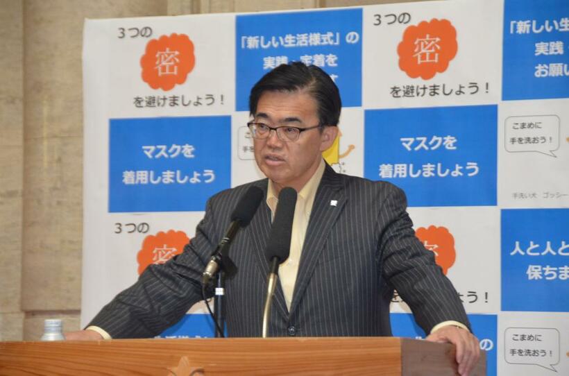 大村知事は「東京と大阪は医療崩壊を起こした」と発言。吉村大阪府知事が反発すると「言い訳だ」と切り捨てた／５月２８日　（ｃ）朝日新聞社