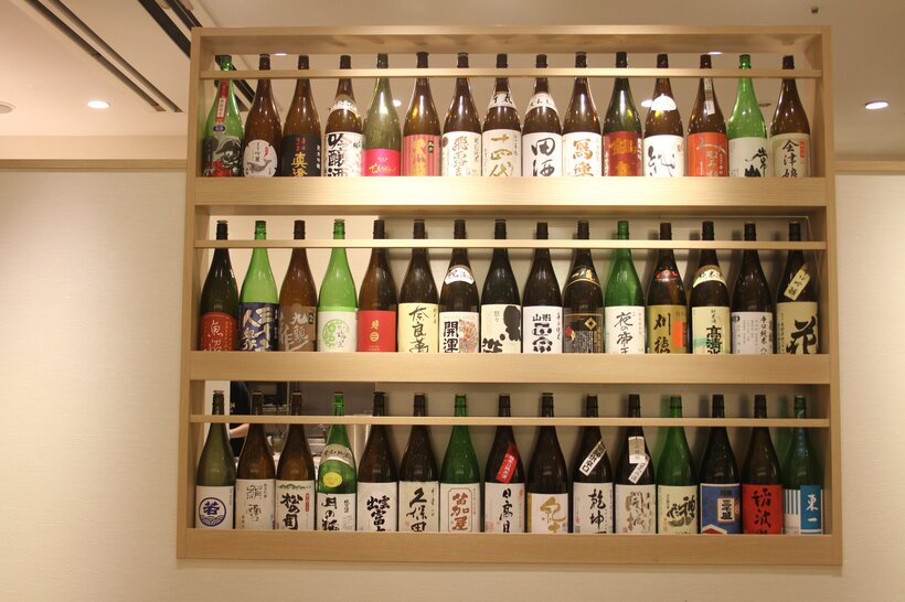 全国各地の日本酒が楽しめるが、筆者は日本酒を飲まないので、どれがどれなのかよくわからない。