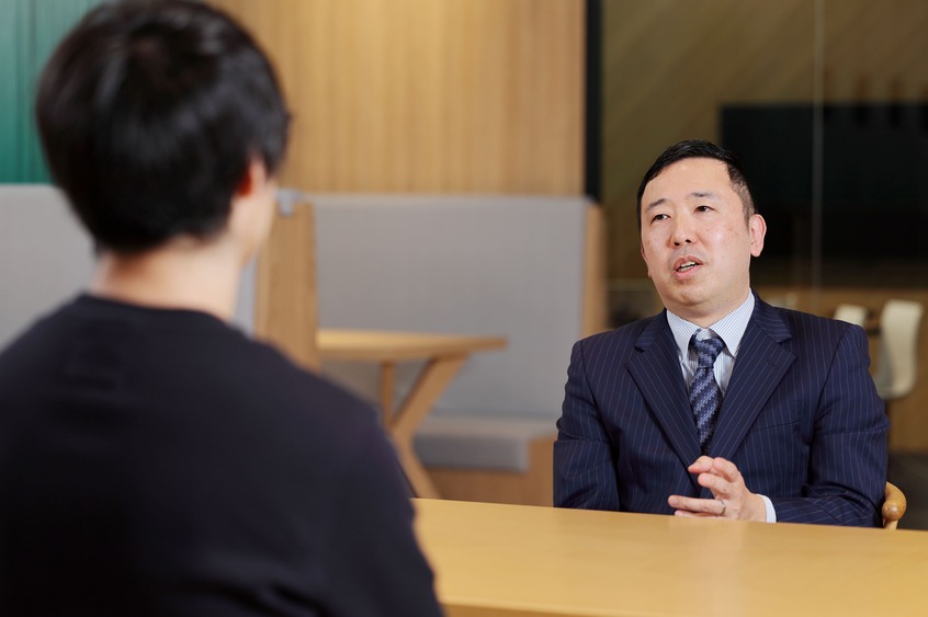 「動画でも『投資はラクして稼げるものではない』ということをさりげなく強調しているつもりです」(撮影・加藤夏子)