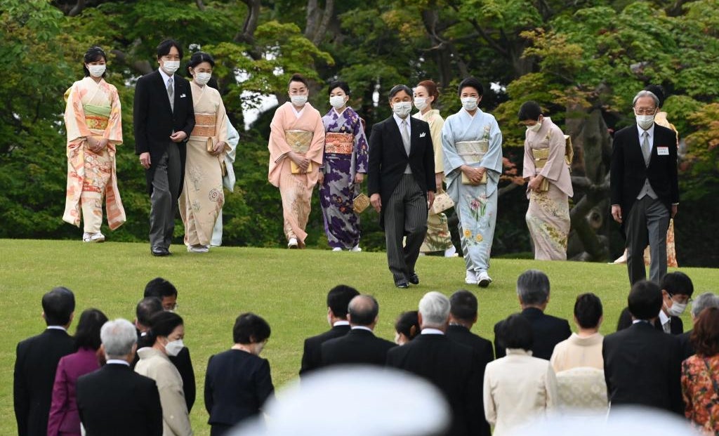 2ページ目)雅子さま 園遊会で「帯留め」をひかえたのはなぜ？主催者としての「おもてなし」の心 | AERA dot. (アエラドット)