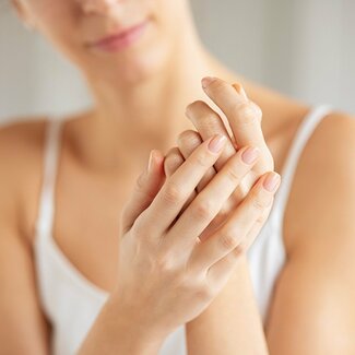 肌の乾燥に備え「秋から早めの保湿を」と皮膚科医 すねがカサカサ、手のシワが深く細かい人は乾燥肌