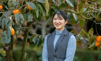「高見えがすごい!」愛子さま着用の「ジレ」はネット通販で3890円! お誕生日写真の服は、TikTokで「バズった」アイテム