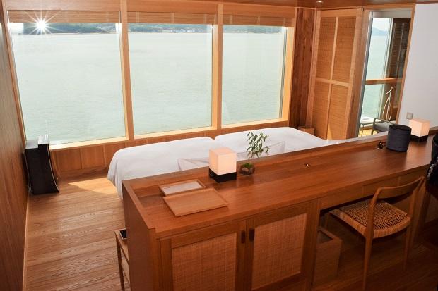 瀬戸内海に浮かぶクルーズ船の食泊施設「ガンツウ」の一室。一休の予約での人気宿の一つだ　（ｃ）朝日新聞社
