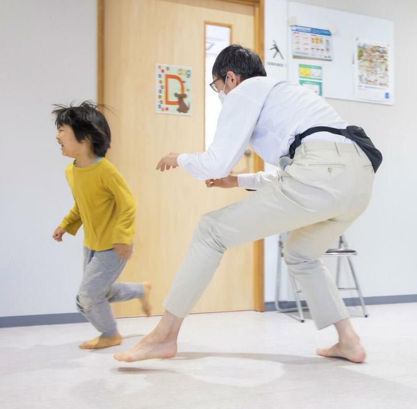 息子が1歳4カ月の時、平山さんは息子の言葉や反応が娘2人と違うと思ったが、翌年受けた2歳半健診では「問題なし」と言われていた(撮影/今村拓馬)