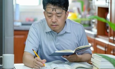 社会人になって資格取得は9割　宅建士、介護の資格、語学力…「スキルアップしたい」「収入確保を」定年後も続く“学び”【読者アンケート結果発表】