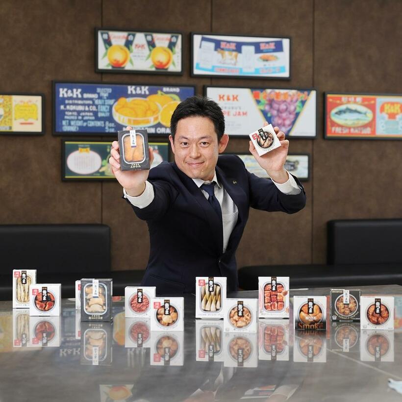 国分グループ本社　商品開発部　部長　織田啓介（おだ・けいすけ）／１９７１年生まれ。９６年入社。卸売事業に２年間従事した以外は、一貫して、商品開発部門に携わる。開発と売り手、両方の経験を生かして「美味しい」「楽しい」商品を日々研究中（撮影／加藤夏子）