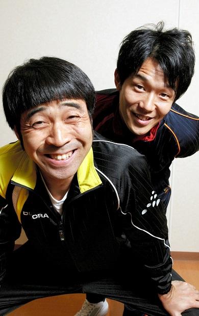 中咽頭がんを公表したお笑いコンビ、ペナルティのワッキー（左）。ヒデ（右）も「しっかり治してほしい」と相方を慮った（ｃ）朝日新聞社