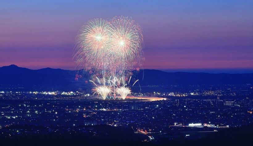 新潟県長岡市の花火＝渋谷さん提供