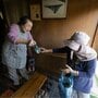 102歳現役美容部員のプレゼント術　なぜ「編み物」と「ゆで卵」をあげると喜ばれるのか？