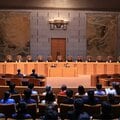 性別変更が「手術なし」で可能に 最高裁が重視した「幸福追求権」って?