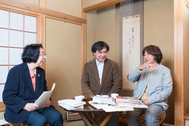 昭和のくらし博物館で行われた鼎談。左から小泉和子さん、片渕須直さん、浦谷千恵さん（撮影／写真部・岸本絢）