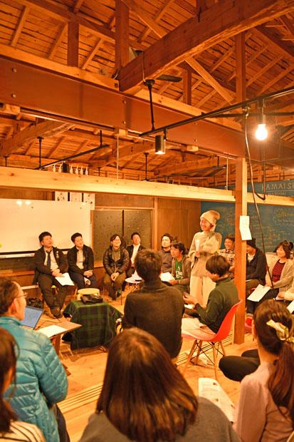 遠野だけでなく沿岸部の釜石にも、若い世代の起業家が集まっている。１２月中旬、初めてメンバー同士の親睦会が行われた（撮影／写真部・東川哲也）